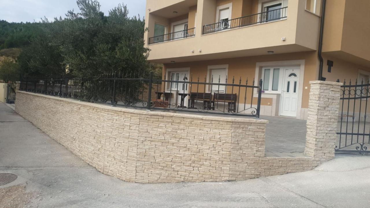 Ferdo 2 Appartement Makarska Buitenkant foto