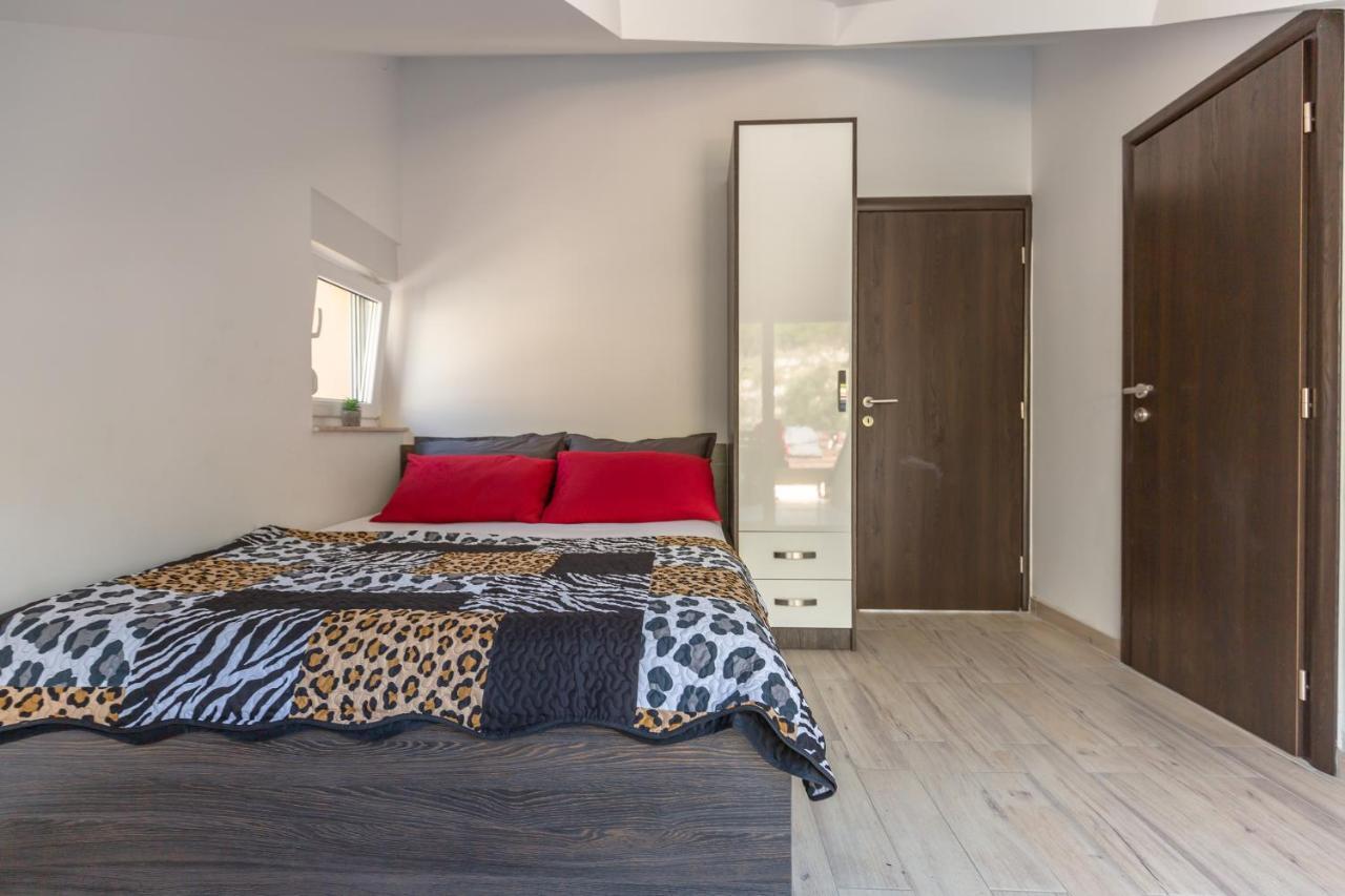 Ferdo 2 Appartement Makarska Buitenkant foto